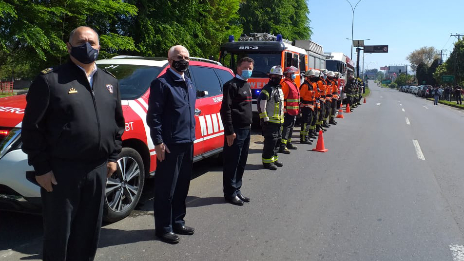 Bomberos rindió honores durante funerales de carabinero asesinado en Metrenco